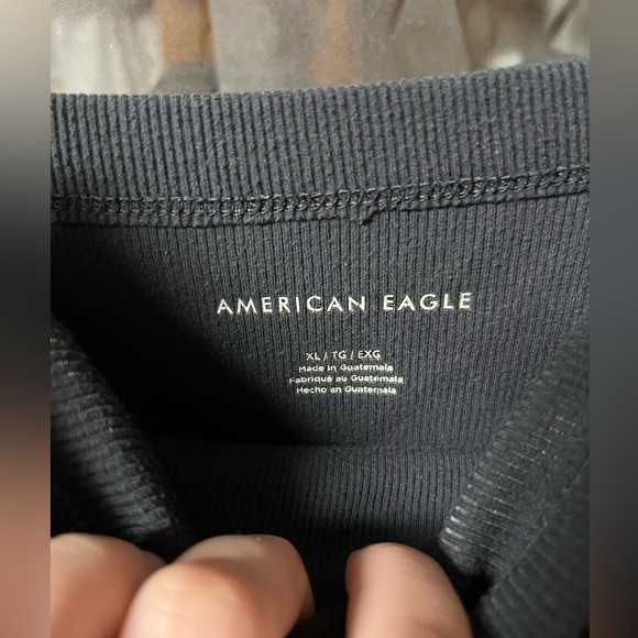 Black American Eagle crop top - Picture 2 of 3